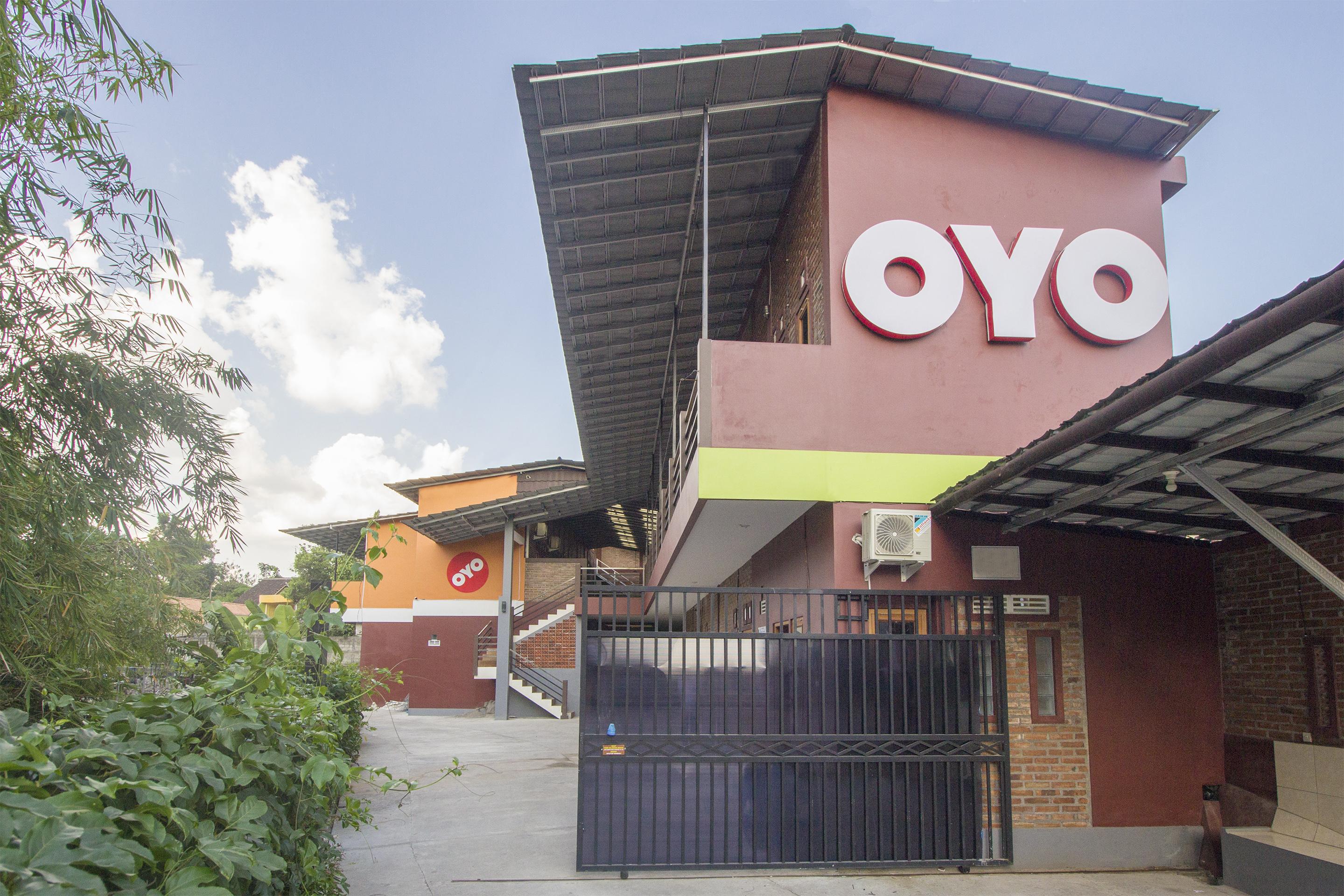 Oyo 952 Annisa Syariah Guest House Yogyakarta Exterior photo